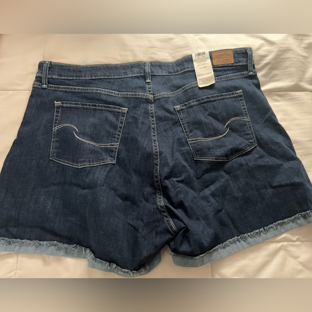 ❤️NEW SHOR WITH TAGS❤️ - Picture 2 of 4